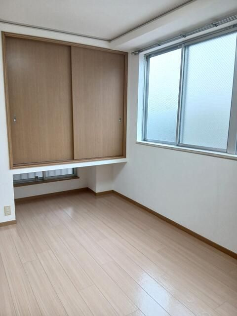 海老名市上今泉２丁目の賃貸マンションの寝室