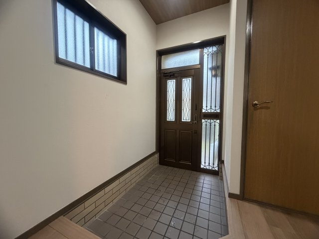 神戸市西区王塚台１丁目戸建の玄関