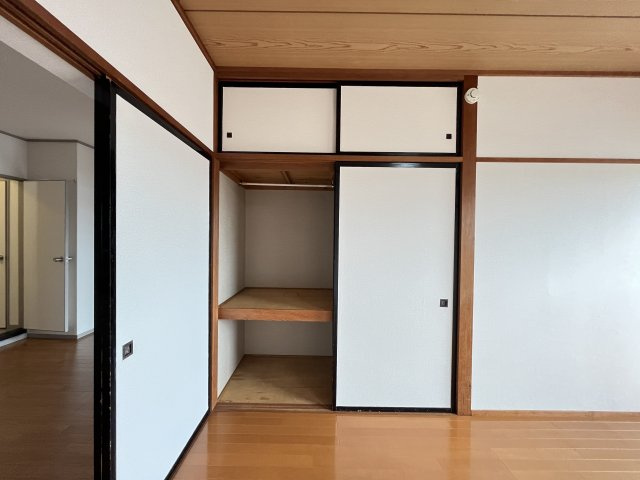フジパレス新開の収納