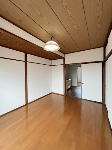 フジパレス新開の洋室