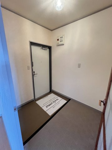 フジパレス新開の玄関
