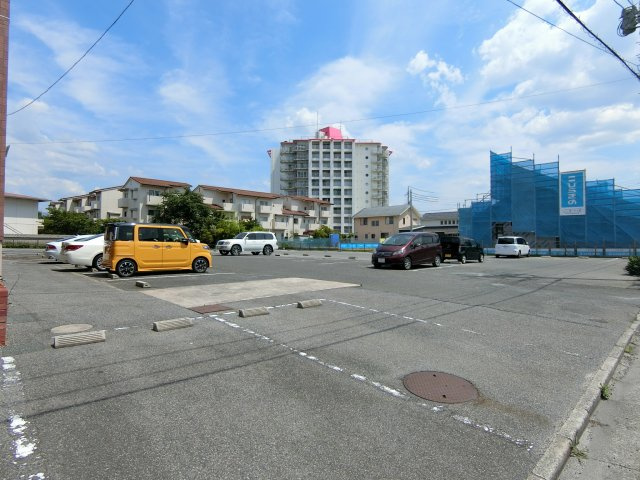 フジパレス新開の駐車場