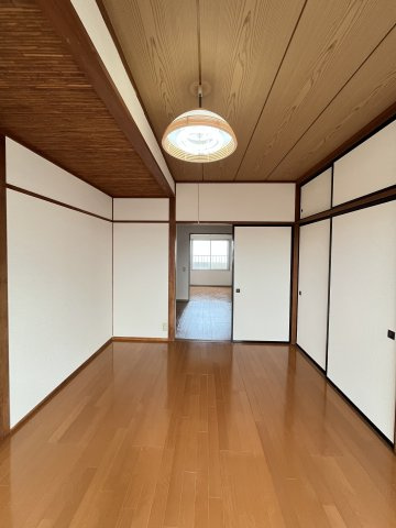 フジパレス新開の洋室