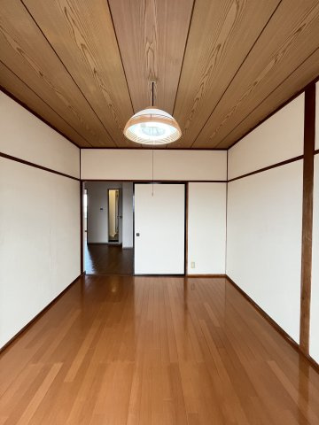 フジパレス新開の洋室