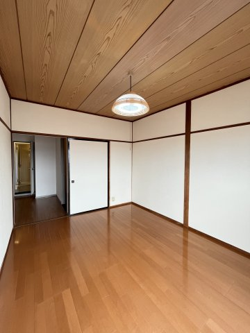 フジパレス新開の洋室