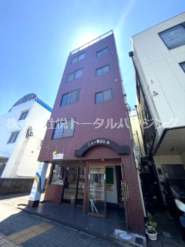 ニュー田口ビルのエントランス