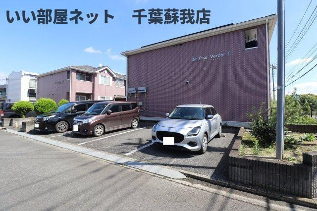 ピソ・ベルドールⅠの駐車場|駐車場があるので、車を買う予定の方も安心です