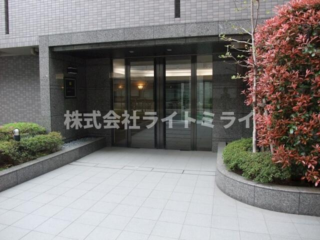 ルーブル新橋のエントランス| 