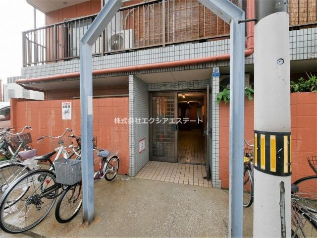 セラ天下茶屋のエントランス