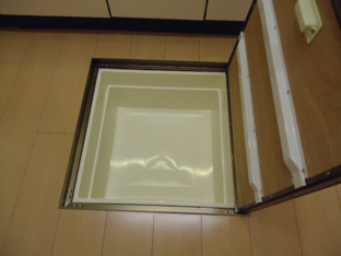 キッチン床下