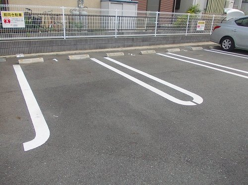 グランペール古賀Ⅲ　Ｂの駐車場