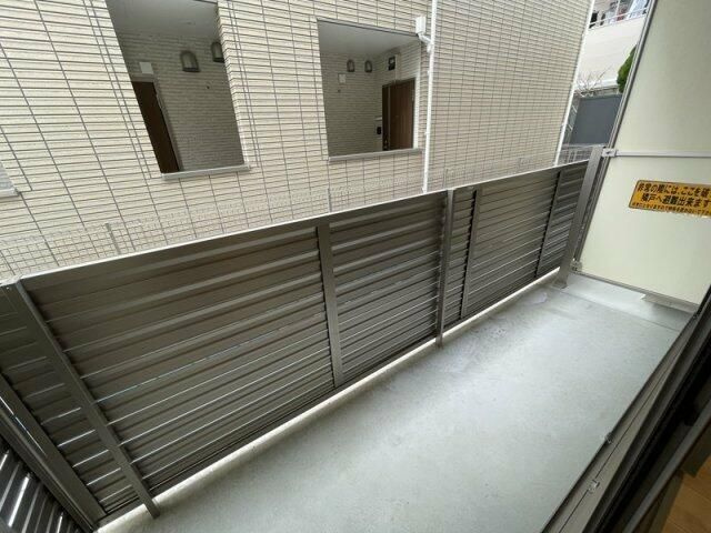 キャメル吉川美南　ＥＡＳＴのバルコニー