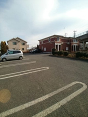 駐車場があるので、車を買う予定の方も安心です