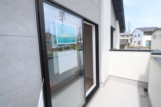 郡山市大槻町字針生金畑　　　  ２号棟　　　柴宮小学校、郡山第１中学区　のバルコニー|※同社施工例