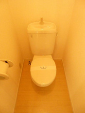 コンパクトで使いやすいトイレです