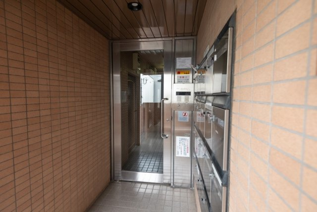 ゆとりのあるエントランスです