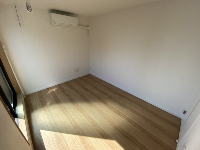 使い勝手のいい洋室です