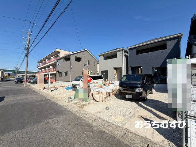 小牧市外堀第5(全4棟)の前面道路含む現地写真