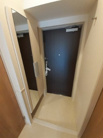 ジーヴイ　アリイ　アサクサの玄関