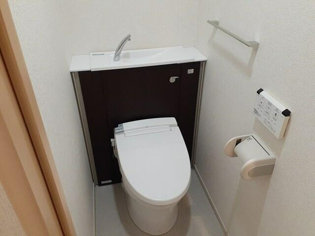 横浜市神奈川区栄町の賃貸マンションのトイレ