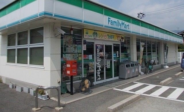 フレグランス焼山の周辺|ファミリーマートまで380m