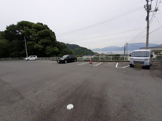 フォーリスト　クスジⅠの駐車場|駐車場があるので、車を買う予定の方も安心です