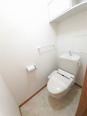 フォーリスト　クスジⅠのトイレ|落ち着いた色調のトイレです