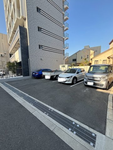 エスリード大阪ドームCERCAの駐車場