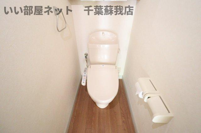 スプリングチェリーⅠのトイレ|ゆったりとした空間のトイレです