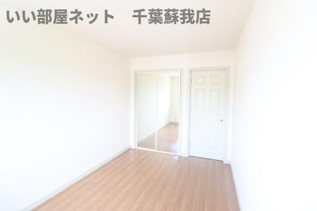 スプリングチェリーⅠの洋室|明るい洋室です