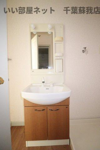 スプリングチェリーⅠの洗面所|朝の準備に活躍する、洗髪洗面化粧台！