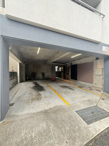 リアライズ上野通の駐車場