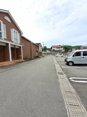 エスポワ－ル　Ⅱ号館の駐車場|駐車スペースもあります
