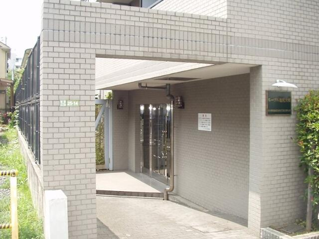 ルーブル池尻大橋のエントランス