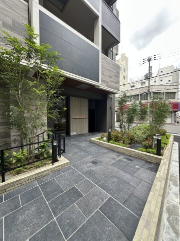 ファーストフィオーレ新町ファジスタのエントランス