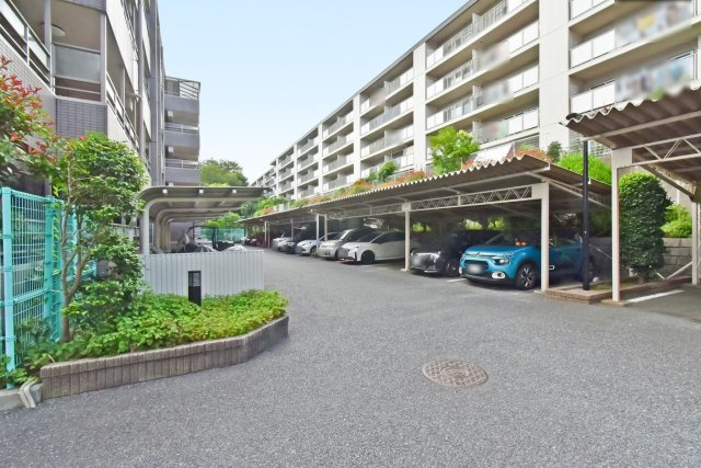 ライオンズヒルズ調布つつじケ丘弐番館の駐車場|ライオンズヒルズ調布つつじケ丘弐番館：敷地内に駐車場・駐輪場・バイク置場ございます！（空き要確認）