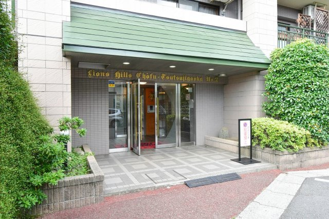 ライオンズヒルズ調布つつじケ丘弐番館のエントランス|「柴崎」駅徒歩１２分！平成８年築の新耐震基準マンション、ライオンズヒルズ調布つつじケ丘弐番館は即日現地案内可能となっておりますので、お気軽にお問い合わせください！