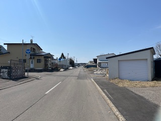 網走市潮見７丁目６番地１２　中古売家の前面道路含む現地写真