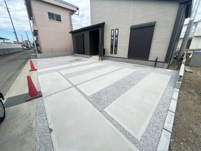 新築　佐波郡玉村町板井　GRAFARE　1号棟の駐車場|現地写真　駐車スペースは4台分可能です！

