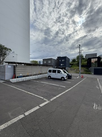 ノースピア月寒西の駐車場