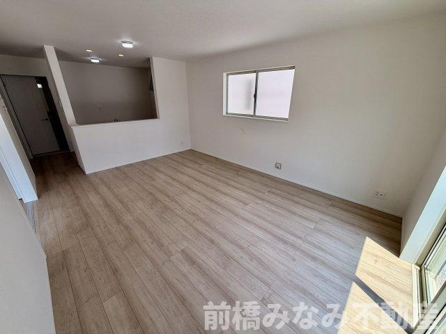 【新築】玉村町下新田　A号棟(全２棟)　ハートフルタウン　新築建売分譲の居間・リビング|ゆったりとしたリビングです