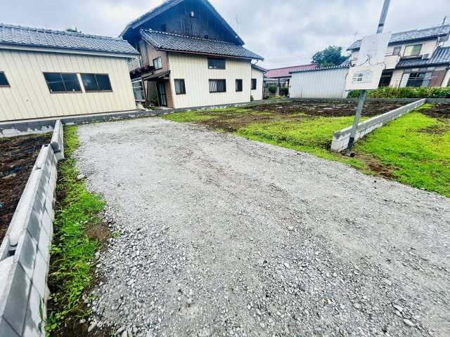 新築　佐波郡玉村町板井　GRAFARE　2号棟の駐車場|現地写真　駐車スペースは3台分可能です！

