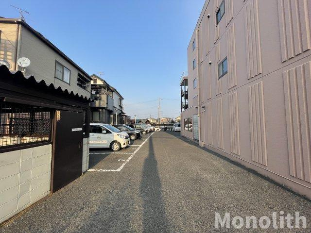 メゾンロゼの駐車場