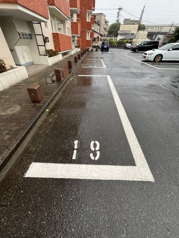 上平田マンションの駐車場