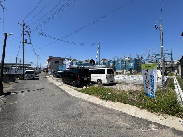 新築　佐波郡玉村町板井　GRAFARE　3号棟の前面道路含む現地写真|現地写真　南側接道幅員約4.1ｍ	