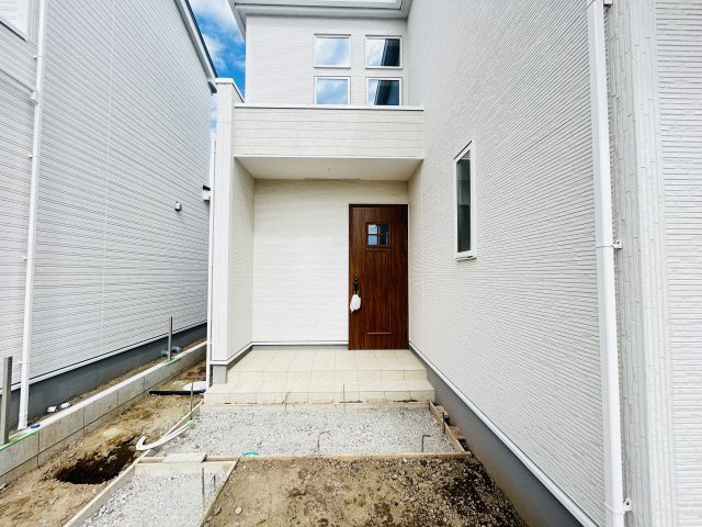 新築　佐波郡玉村町板井　GRAFARE　3号棟の玄関|現地写真　TVモニター付きドアホンでセキュリティも安心です！
