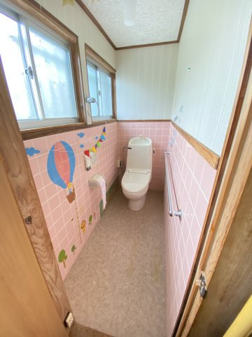 山々に囲まれた静かな住環境。風情ある和風庭園と倉庫付きの平家住宅。のトイレ