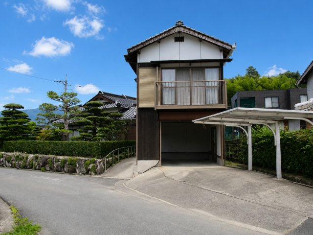 山々に囲まれた静かな住環境。風情ある和風庭園と倉庫付きの平家住宅。のその他