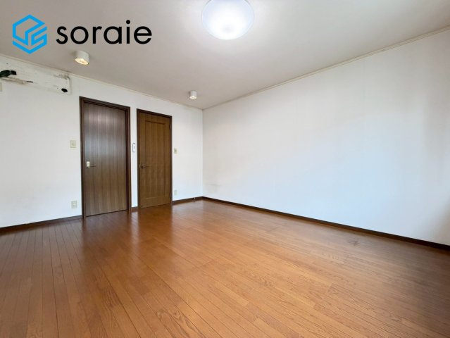 入間市久保稲荷3丁目　中古戸建の洋室|7月3日撮影