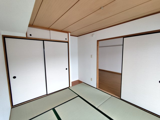 プラムエヌティーの和室